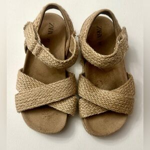 Zara girl’s Beige jute Sandals.  Size 27 EU 10 - 10-1/2 US.